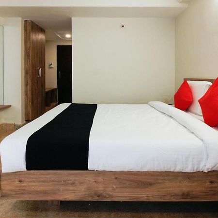 היידראבד Capital O Sri Suprabhat Grand Near Kachiguda Railway Station מראה חיצוני תמונה