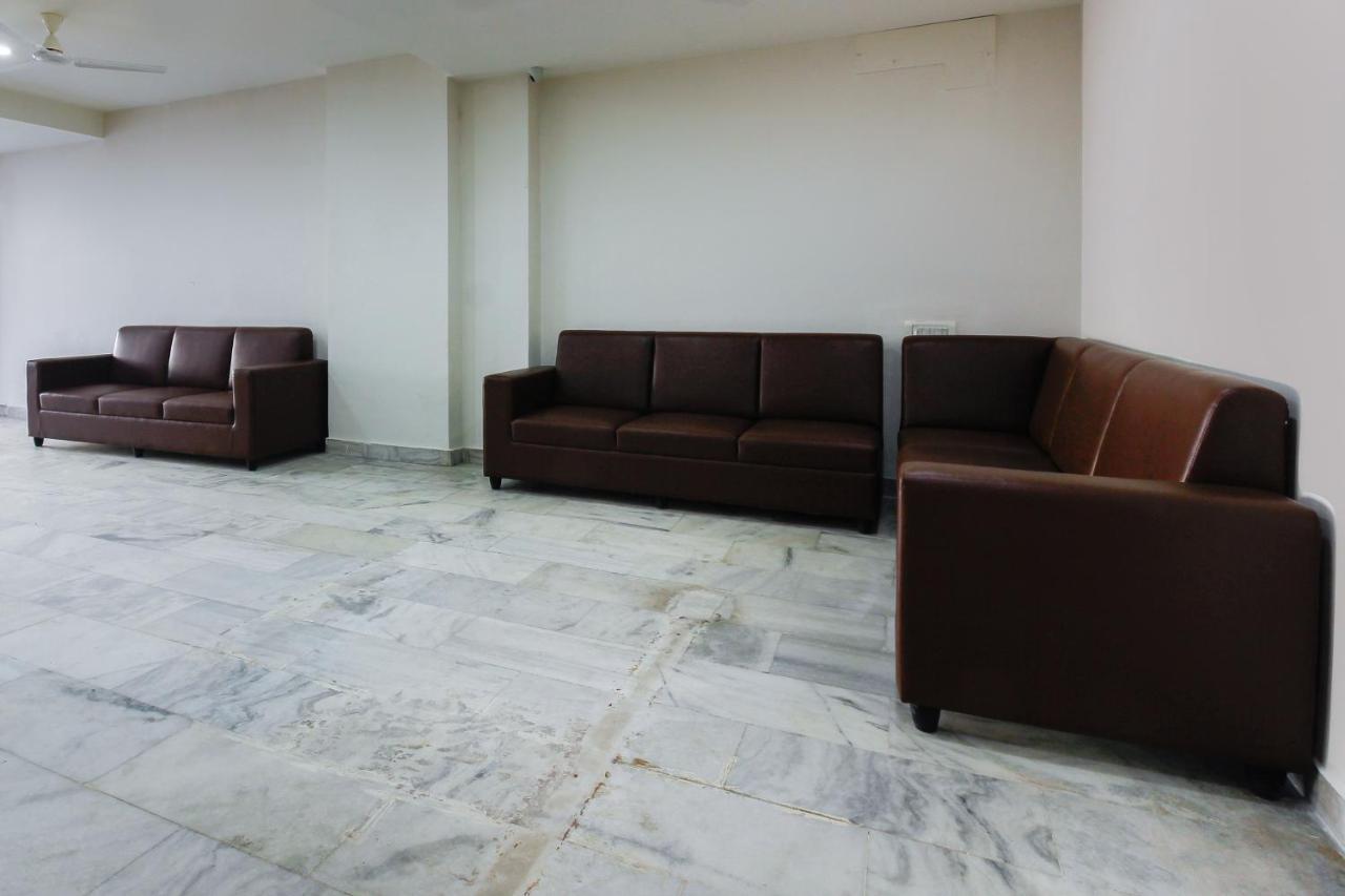 היידראבד Capital O Sri Suprabhat Grand Near Kachiguda Railway Station מראה חיצוני תמונה