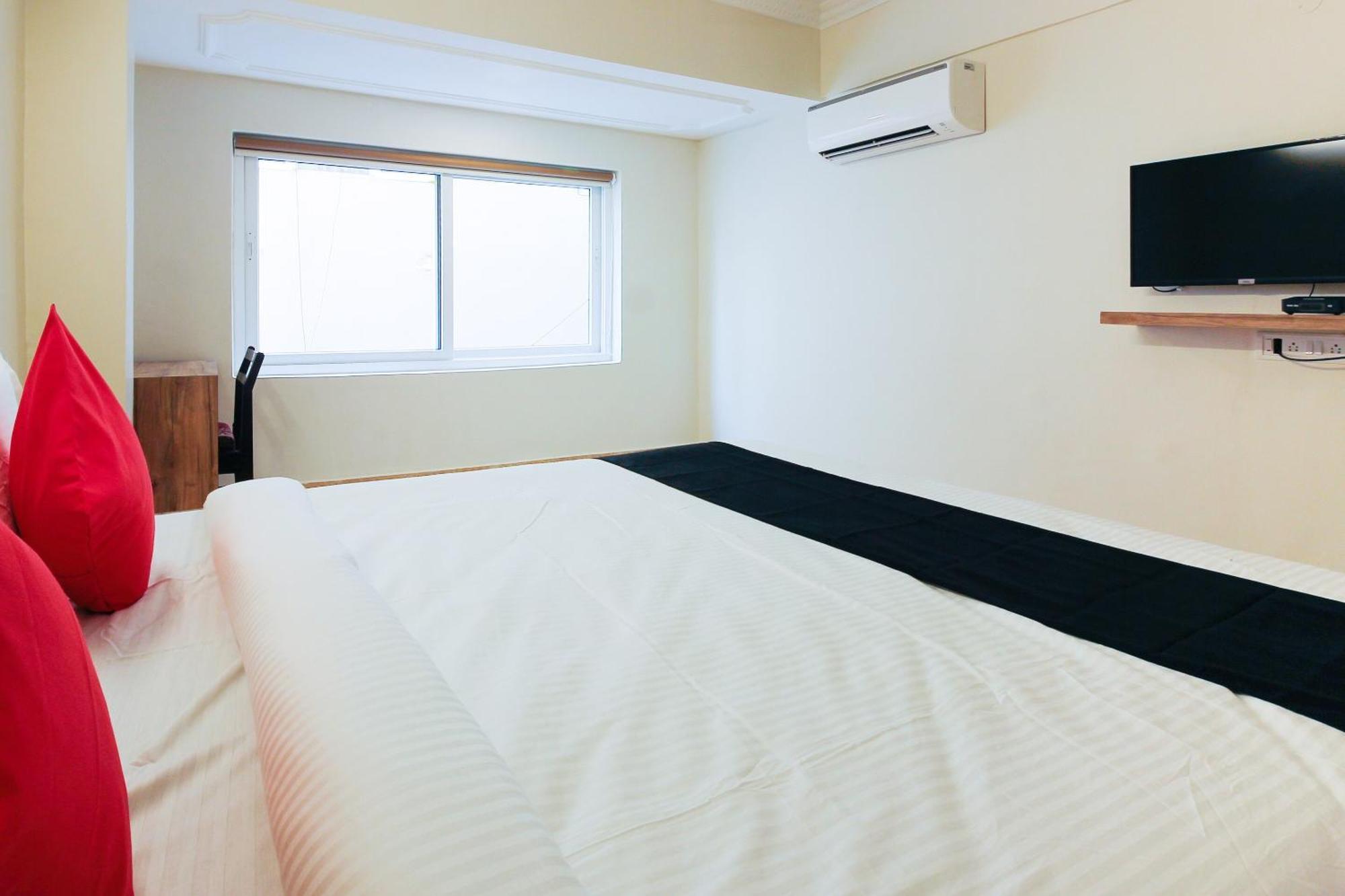 היידראבד Capital O Sri Suprabhat Grand Near Kachiguda Railway Station מראה חיצוני תמונה