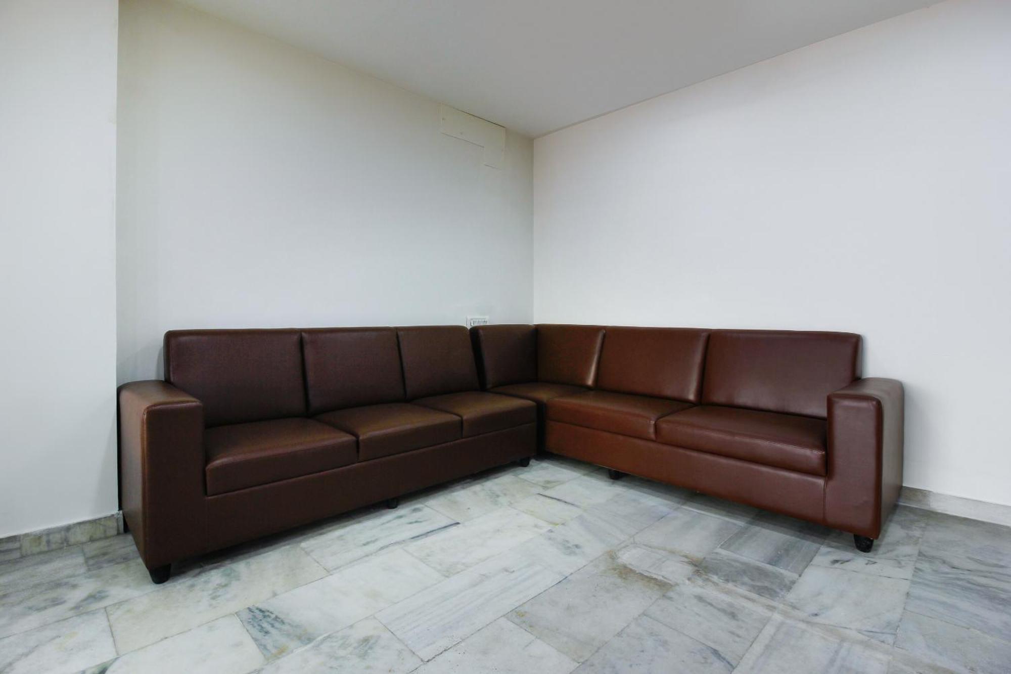 היידראבד Capital O Sri Suprabhat Grand Near Kachiguda Railway Station מראה חיצוני תמונה