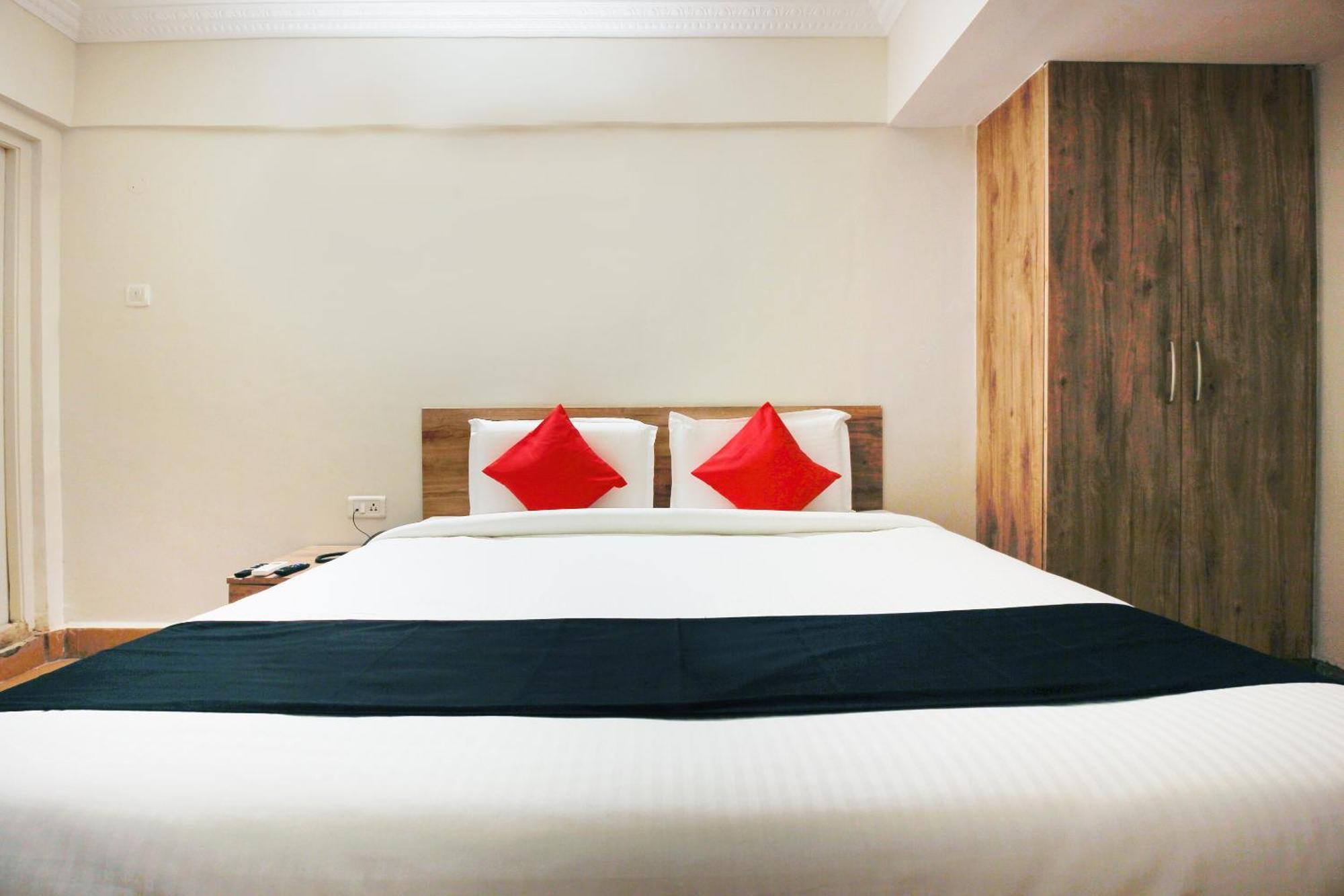 היידראבד Capital O Sri Suprabhat Grand Near Kachiguda Railway Station מראה חיצוני תמונה