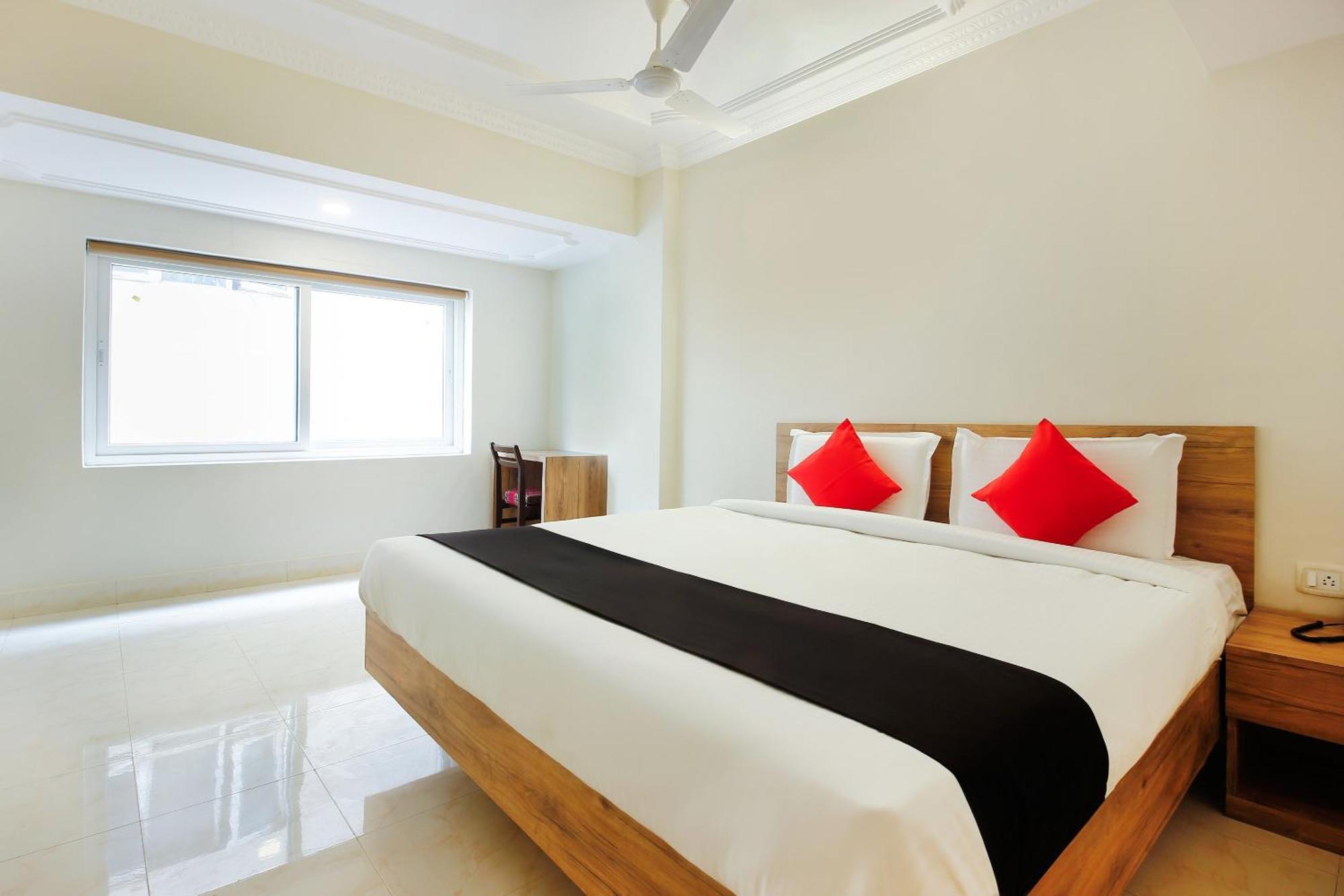 היידראבד Capital O Sri Suprabhat Grand Near Kachiguda Railway Station מראה חיצוני תמונה