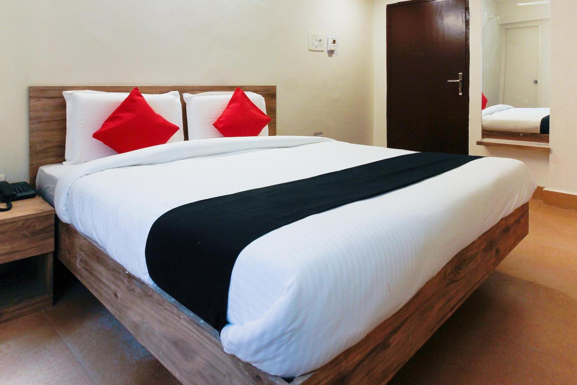 היידראבד Capital O Sri Suprabhat Grand Near Kachiguda Railway Station מראה חיצוני תמונה
