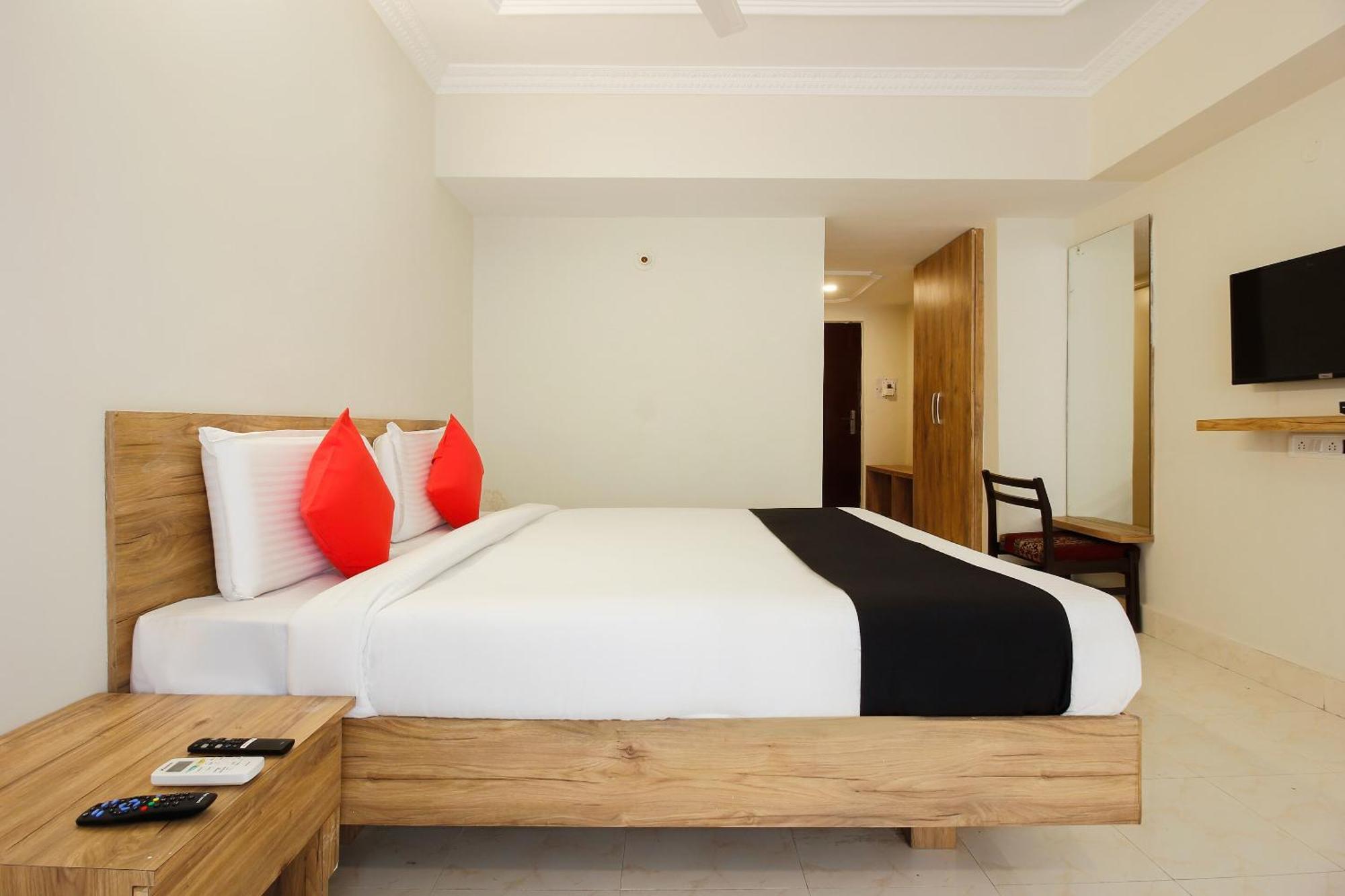 היידראבד Capital O Sri Suprabhat Grand Near Kachiguda Railway Station מראה חיצוני תמונה