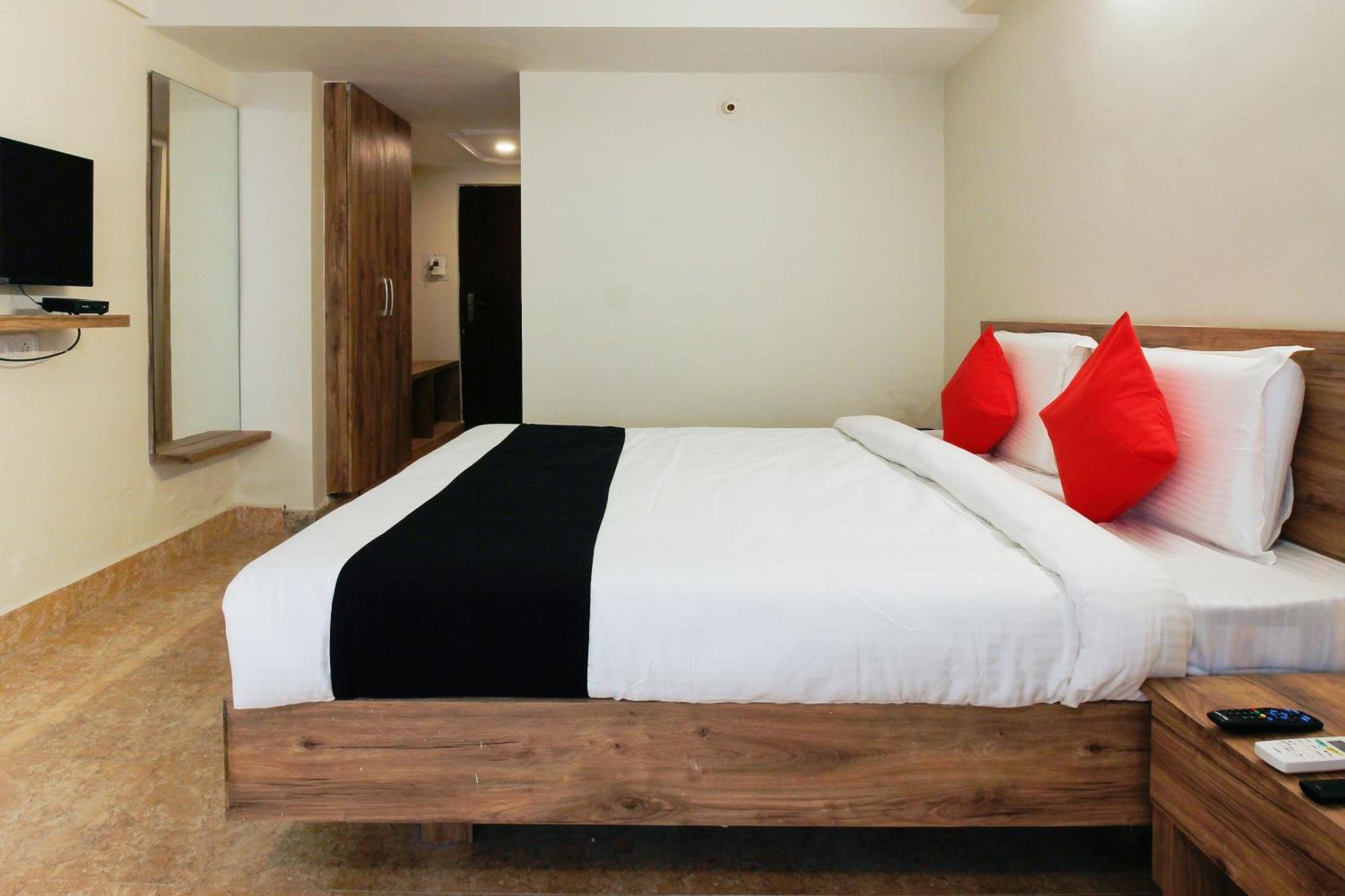 היידראבד Capital O Sri Suprabhat Grand Near Kachiguda Railway Station מראה חיצוני תמונה
