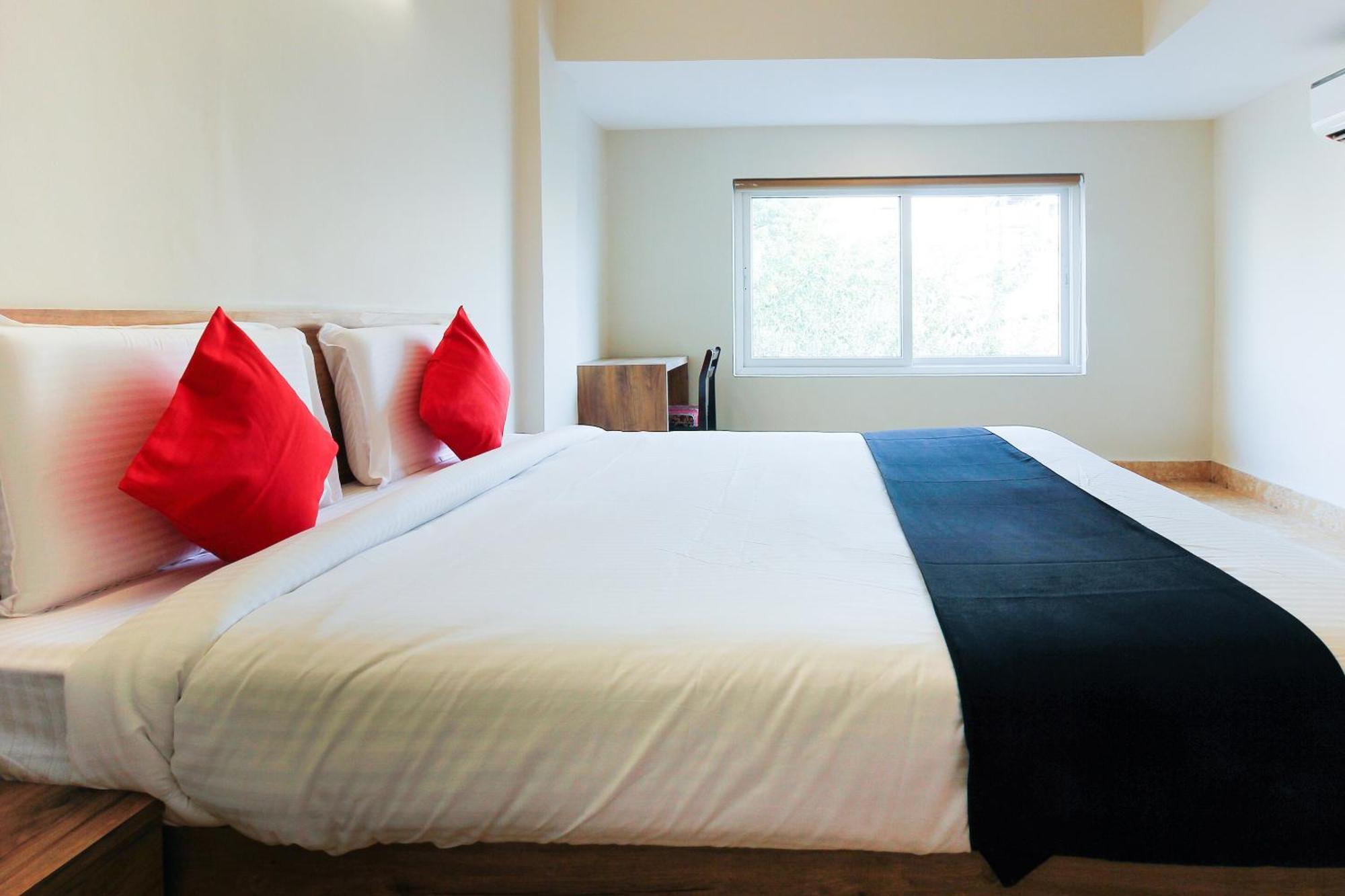 היידראבד Capital O Sri Suprabhat Grand Near Kachiguda Railway Station מראה חיצוני תמונה