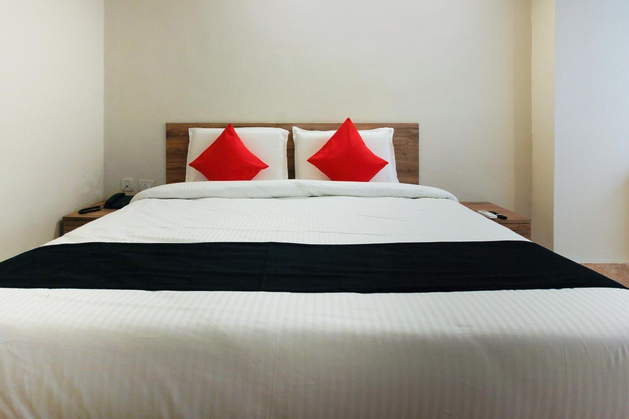 היידראבד Capital O Sri Suprabhat Grand Near Kachiguda Railway Station מראה חיצוני תמונה