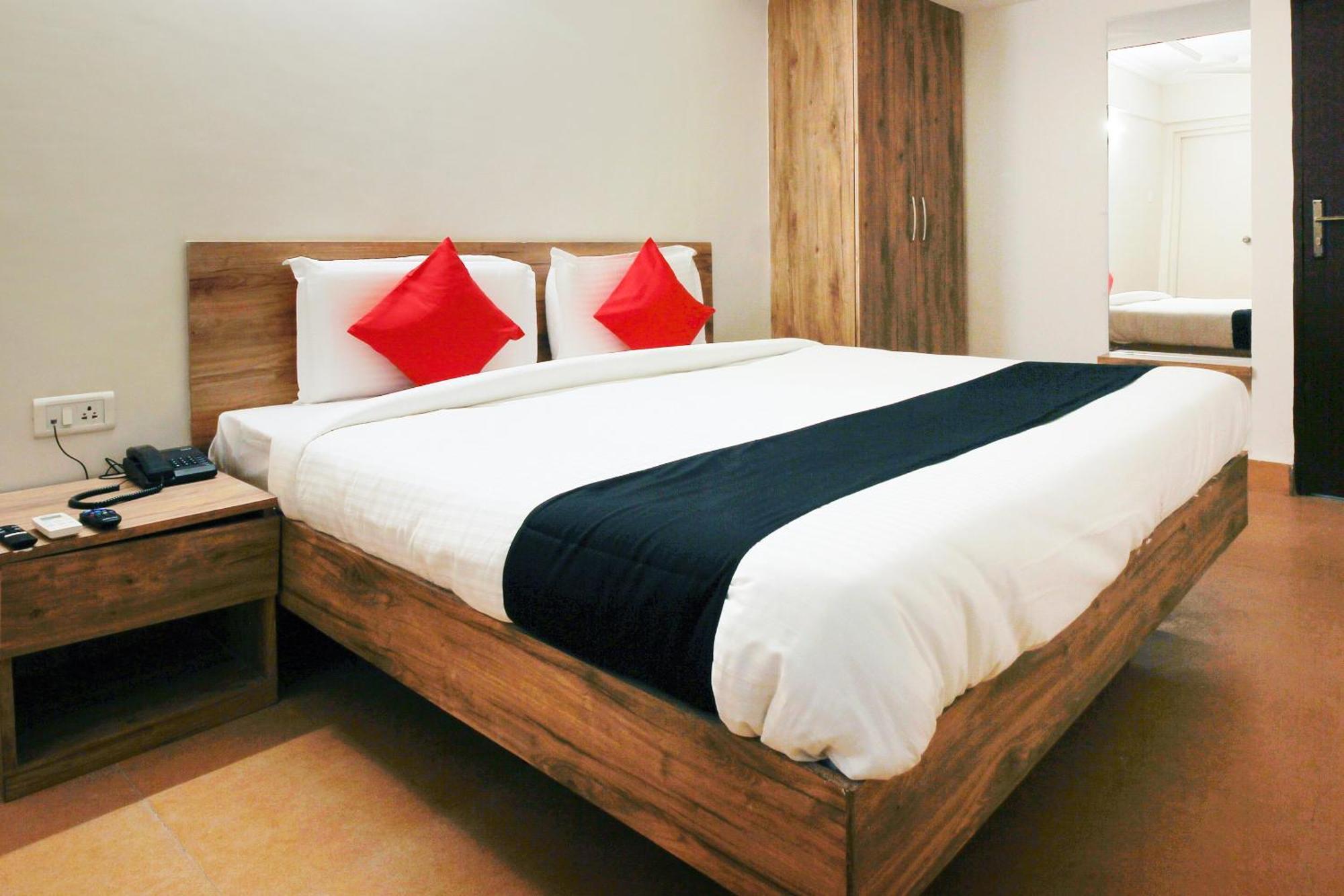 היידראבד Capital O Sri Suprabhat Grand Near Kachiguda Railway Station מראה חיצוני תמונה