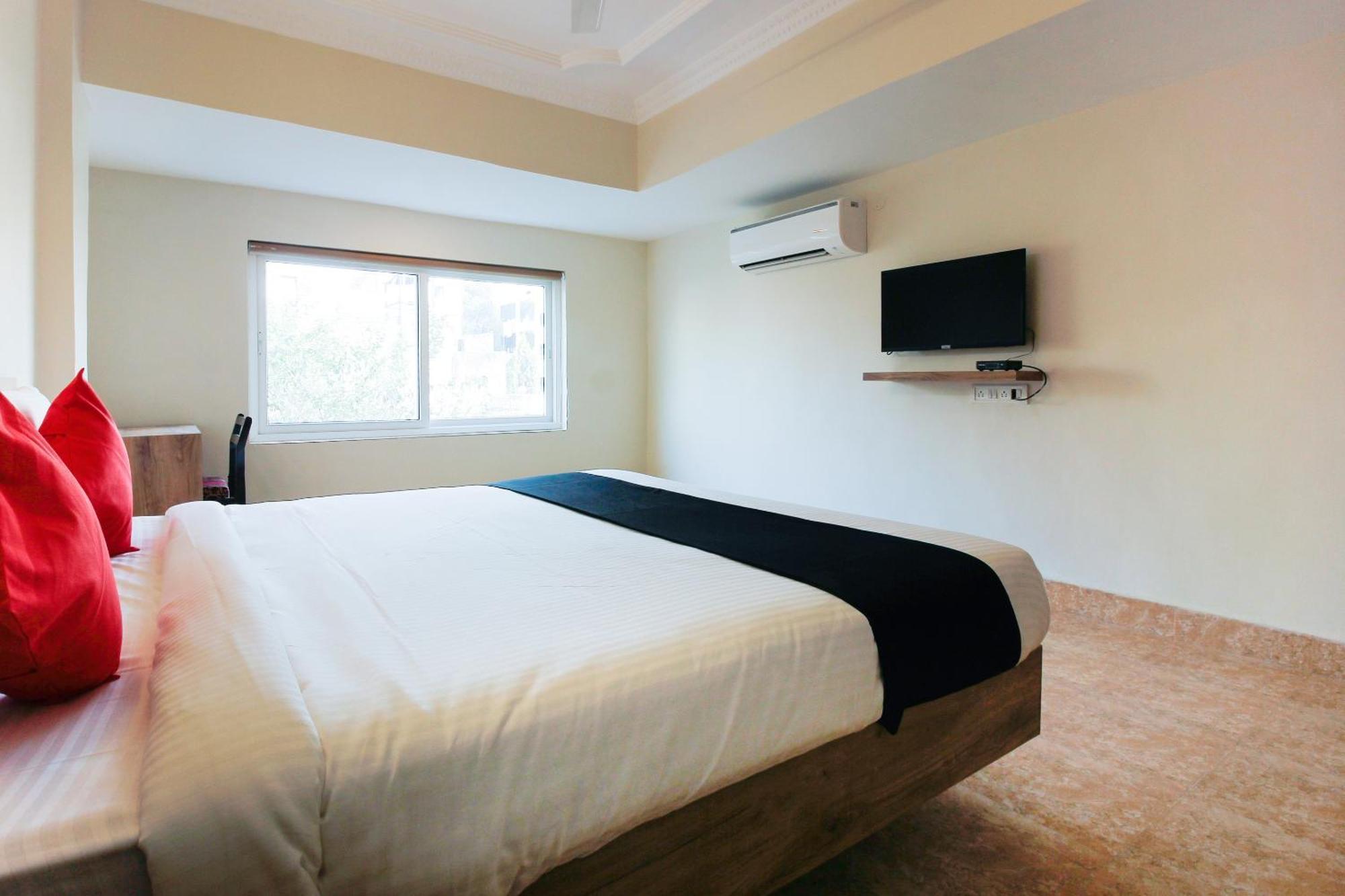 היידראבד Capital O Sri Suprabhat Grand Near Kachiguda Railway Station מראה חיצוני תמונה
