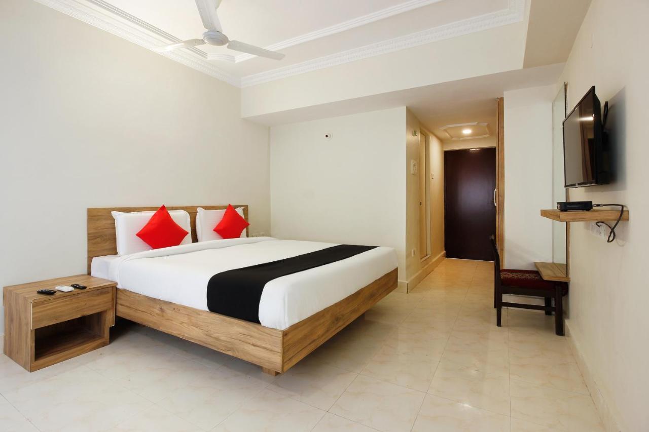 היידראבד Capital O Sri Suprabhat Grand Near Kachiguda Railway Station מראה חיצוני תמונה
